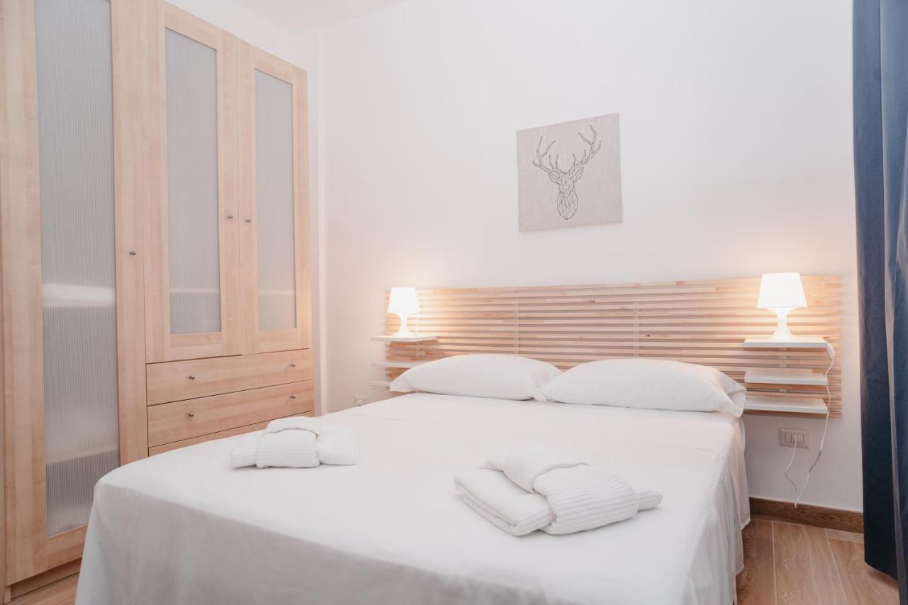 Апартаменты Brombeis Fantastica By Casa Napoletana - Town Center Неаполь Экстерьер фото